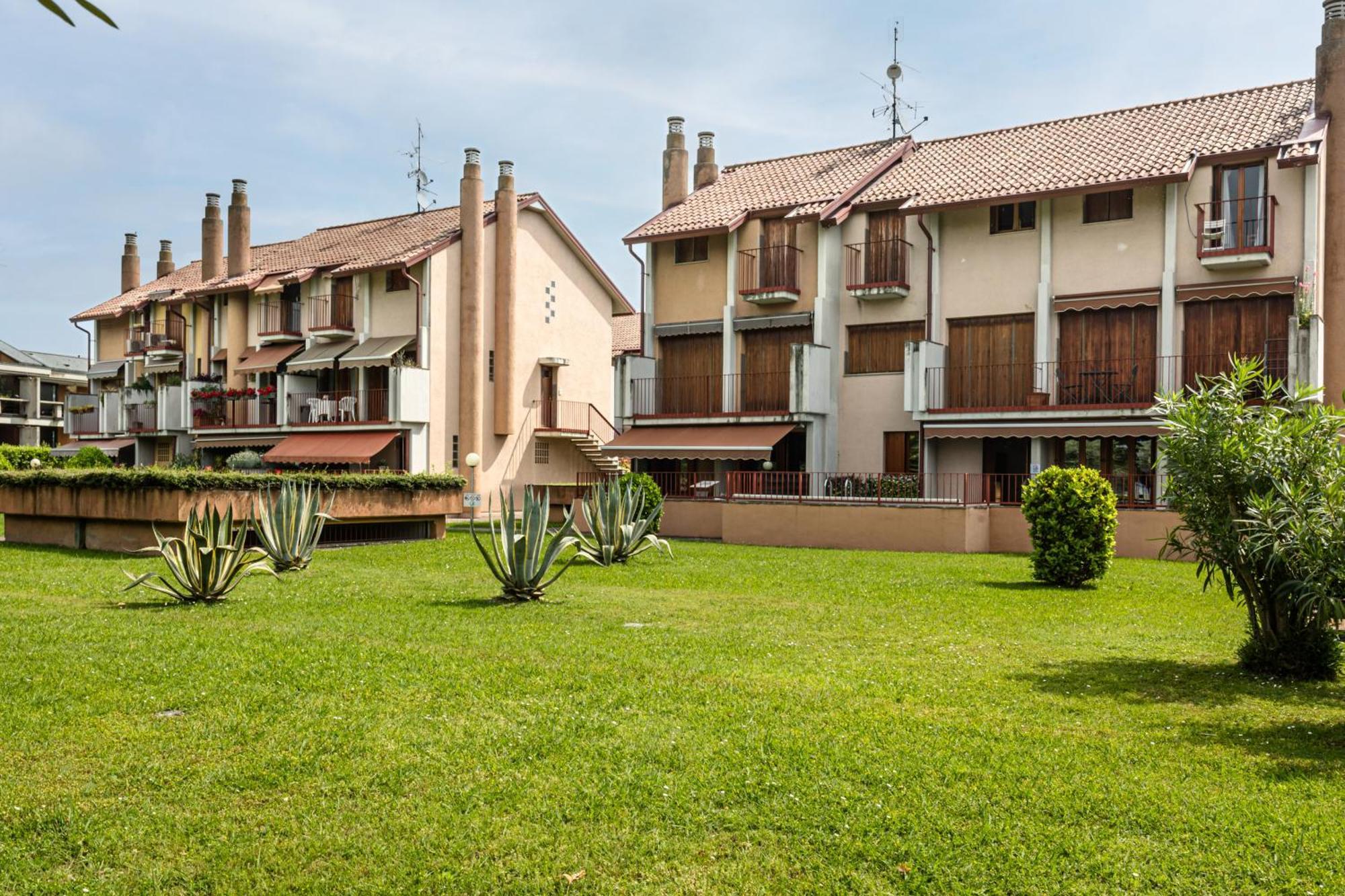 Arcave Luxury Apartment Sirmione Bagian luar foto